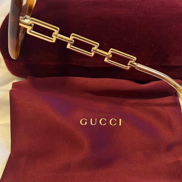 oversized GUCCI Sunglasses with transparent frames and gold detail - Picture 5 of 6